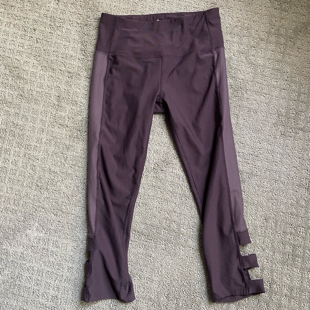 Apana Cropped Leggings with Cutouts
